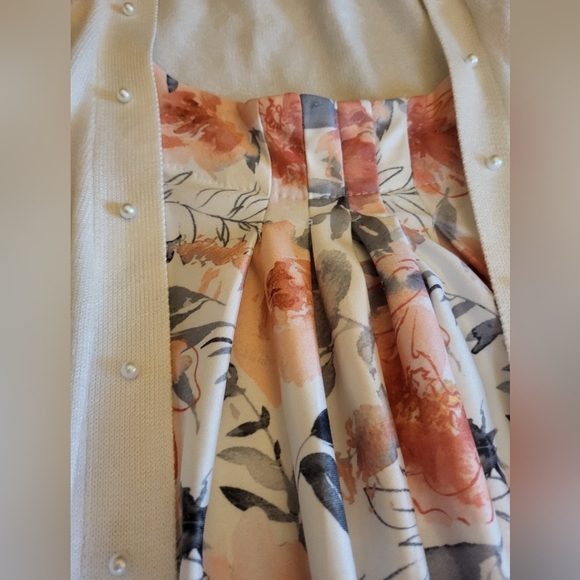 Elegant White Cardigan Sweater - Picture 3 of 6